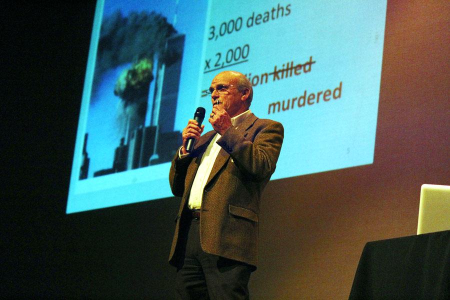 Guest+speaker+Peter+Metzelaar+discusses+the+similarity+between+the+Sept.+11%2C+2001+terrorist+attacks+on+the+World+Trade+Center+to+the+Holocaust.+Metzelaar+spoke+to+Wenatchee+High+School+juniors+in+the+auditorium+about+his+experience+during+the+Nazi+occupation+of+Europe.