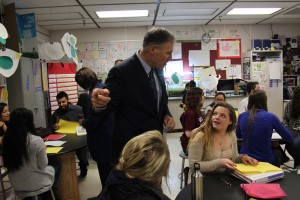 Wenatchee High School students are quizzed by Gov. Jay Inslee about science and their future aspirations.